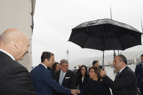 Il governatore Massimiliano Fedriga accoglie la presidente del Senato Maria Elisabetta Alberti Casellati nel Palazzo della Regione